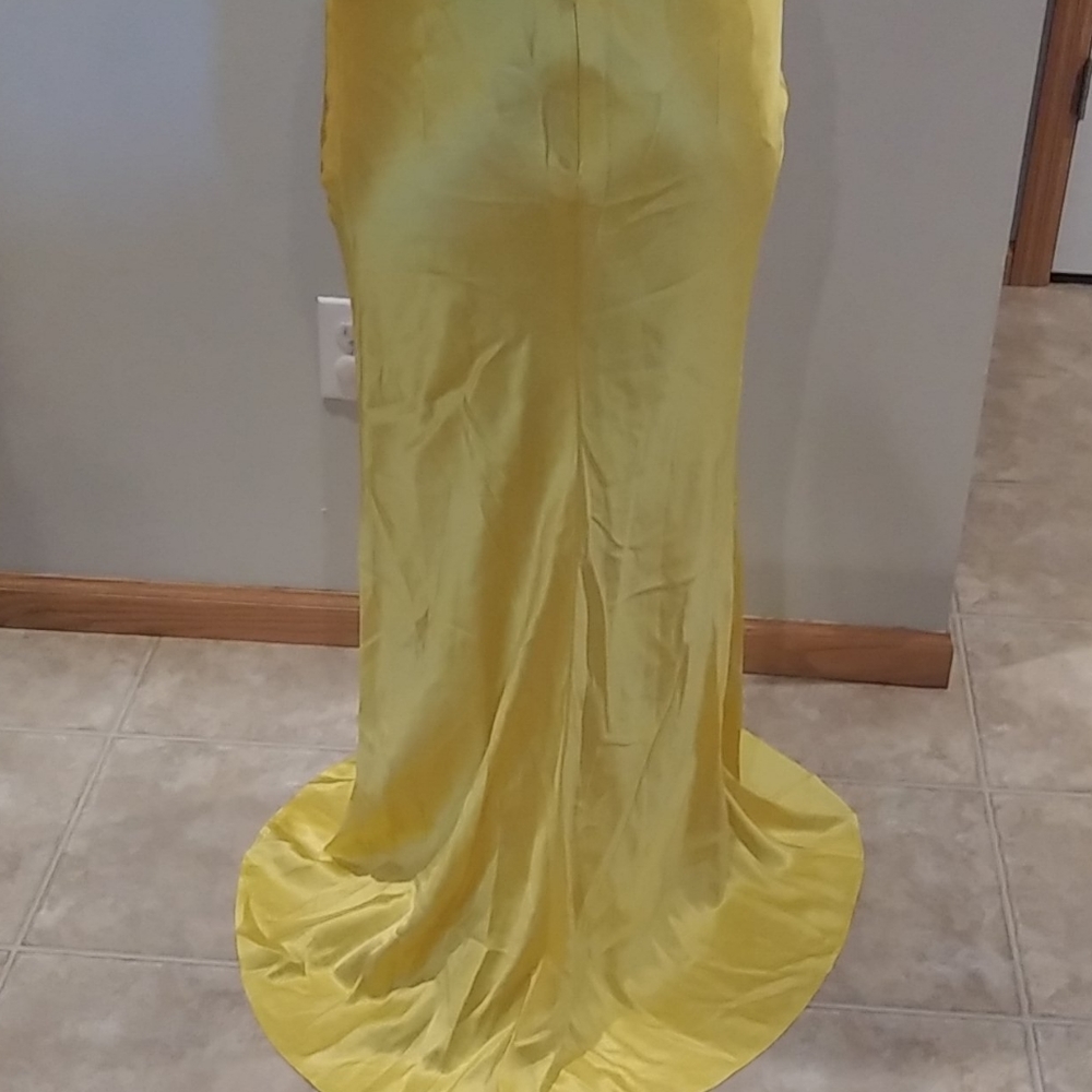 Aiden Mattox yellow prom dress - Picture 3 of 7